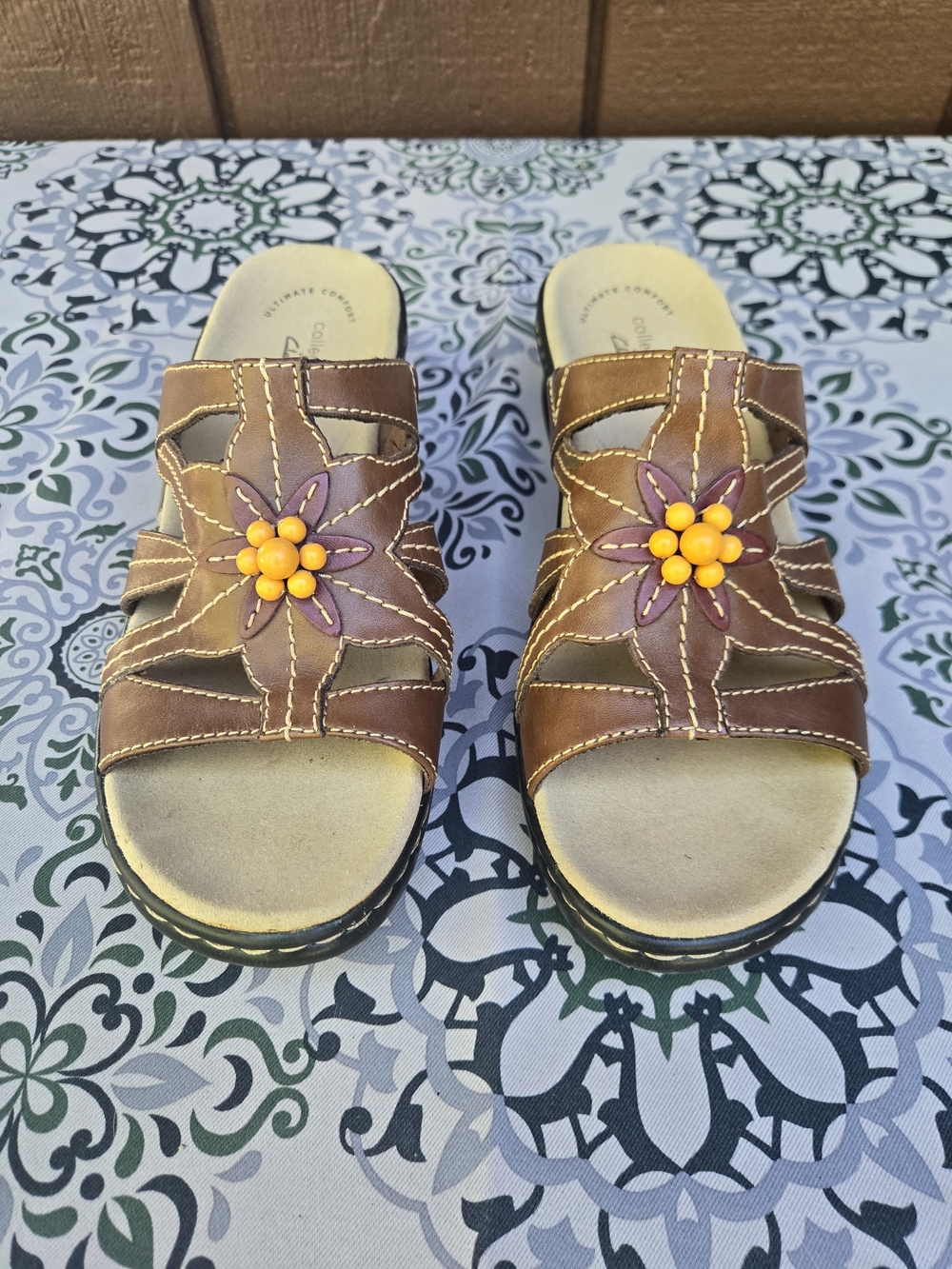 Clarks 7W Comfort Slide Leather Sandals W/ Yellowish Orange Flower Accent